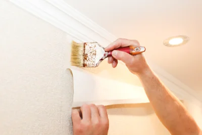 Pose de papier peint à Malguénac — revêtements muraux et toiles de verre